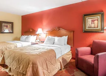 Clarion Inn & Suites University Center hotel thumbnail 6