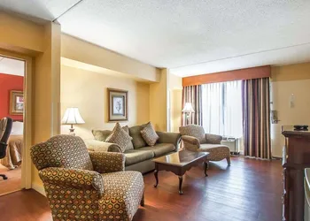Clarion Inn & Suites University Center hotel thumbnail 7