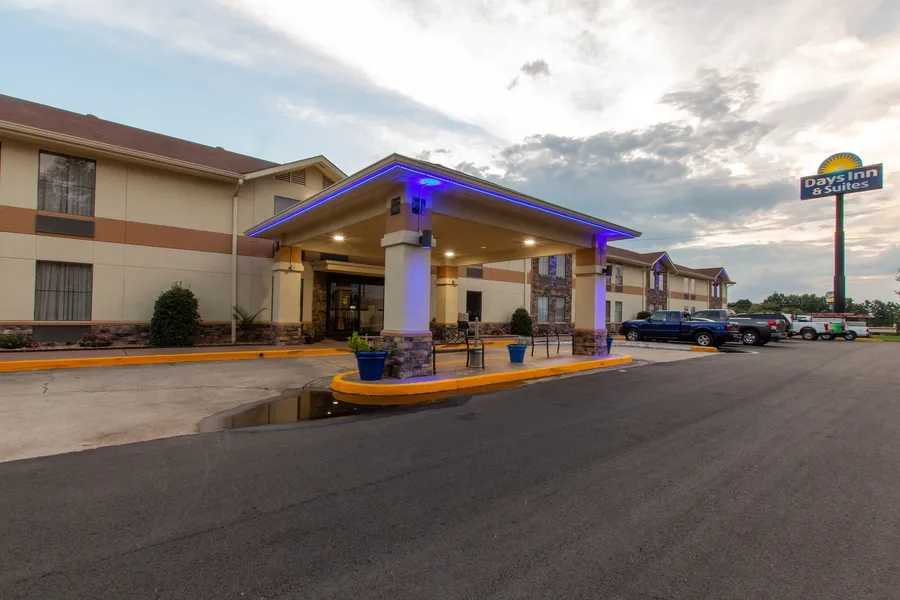 Days Inn & Suites by Wyndham Commerce hotel detail image 2