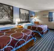 Super 8 by Wyndham Iowa City/Coralville hotel detail image 4