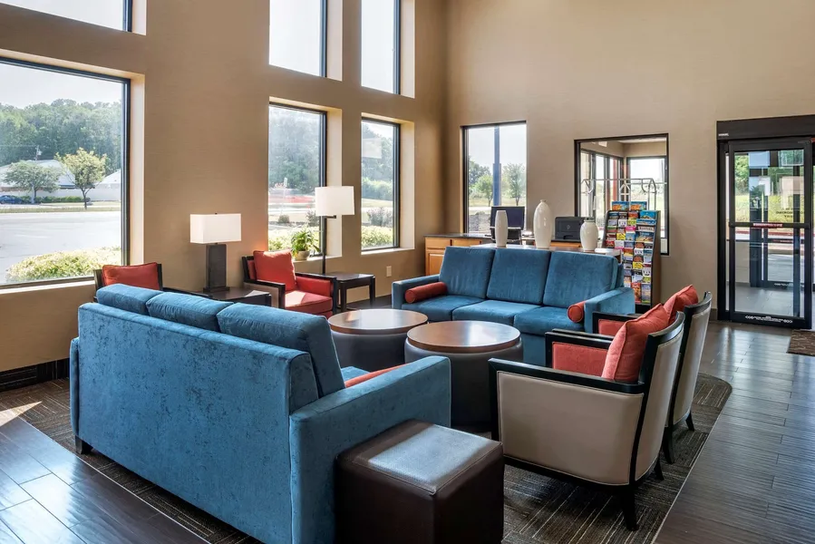 Comfort Suites Hagerstown Southeast hotel detail image 6