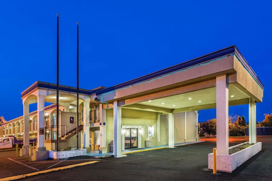 Days Inn by Wyndham Ashland hotel detail image 2