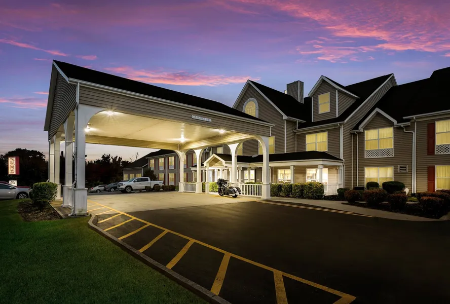 Red Roof Inn & Suites Knoxville East hotel detail image 2