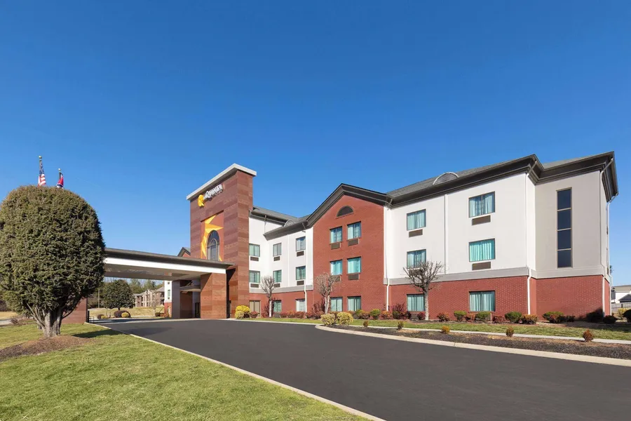 La Quinta Inn & Suites by Wyndham Loudon hotel detail image 2