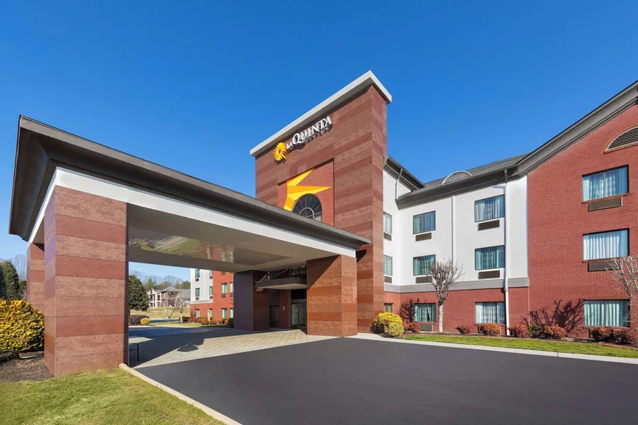 La Quinta Inn & Suites by Wyndham Loudon hotel detail image 6