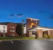 La Quinta Inn & Suites by Wyndham Loudon hotel detail image 7