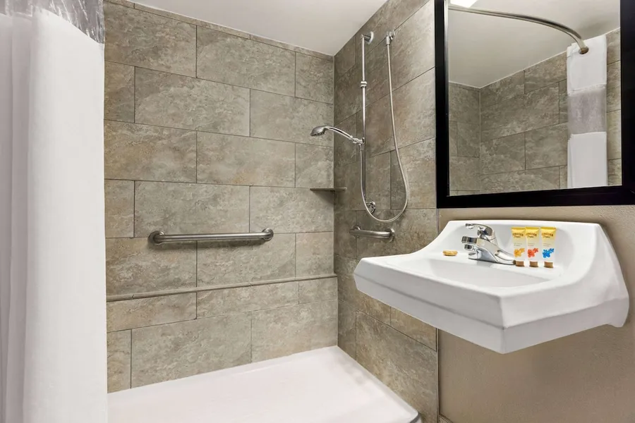 IBAN Dallas Park Central Hotel, Trademark by Wyndham hotel detail image 6