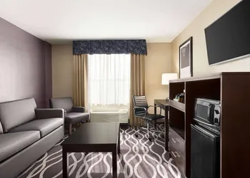 IBAN Dallas Park Central Hotel, Trademark by Wyndham hotel thumbnail 2