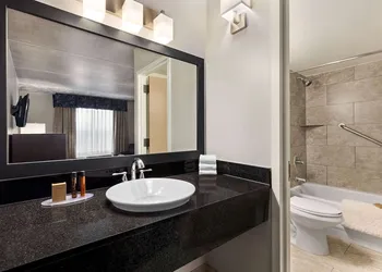 IBAN Dallas Park Central Hotel, Trademark by Wyndham hotel thumbnail 5
