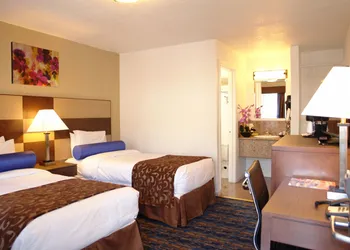 Howard Johnson by Wyndham Berkeley hotel thumbnail 2