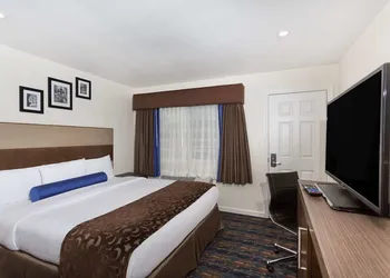 Howard Johnson by Wyndham Berkeley hotel thumbnail 8
