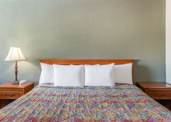 Knights Inn Plant City hotel thumbnail 4