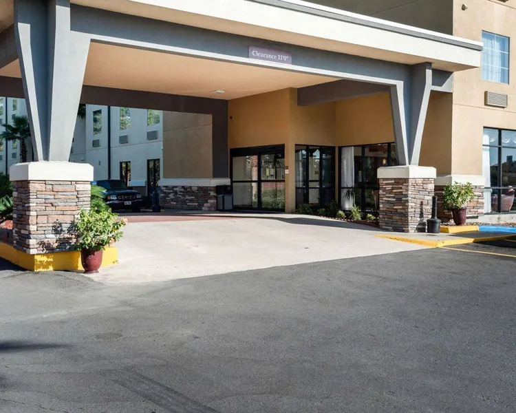 Comfort Suites Lake Charles hotel detail image 2