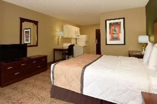 Extended Stay America Suites Cleveland Brooklyn hotel detail image 6