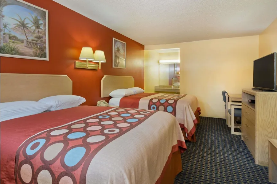 Super 8 by Wyndham Chipley hotel detail image 6