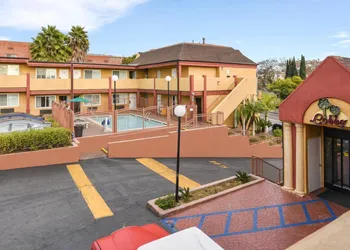 Hollywood Inn Express South hotel thumbnail 4