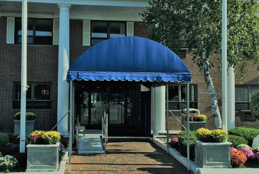 Lakeside Inn hotel detail image 6