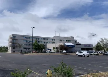 Howard Johnson by Wyndham Denver West hotel thumbnail 3
