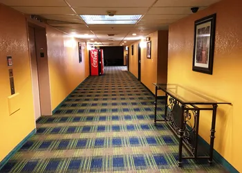 Howard Johnson by Wyndham Denver West hotel thumbnail 8