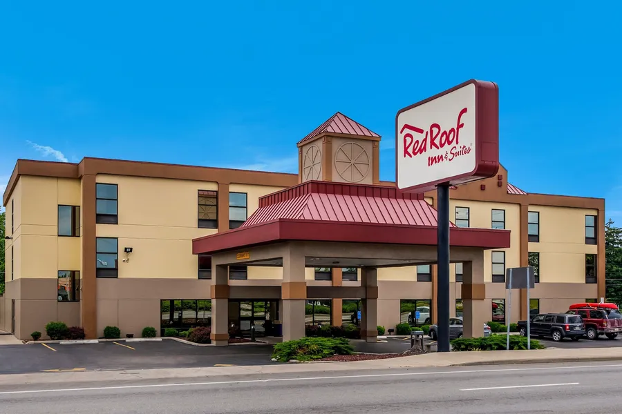 Red Roof Inn & Suites Columbus - West Broad hotel detail image 2