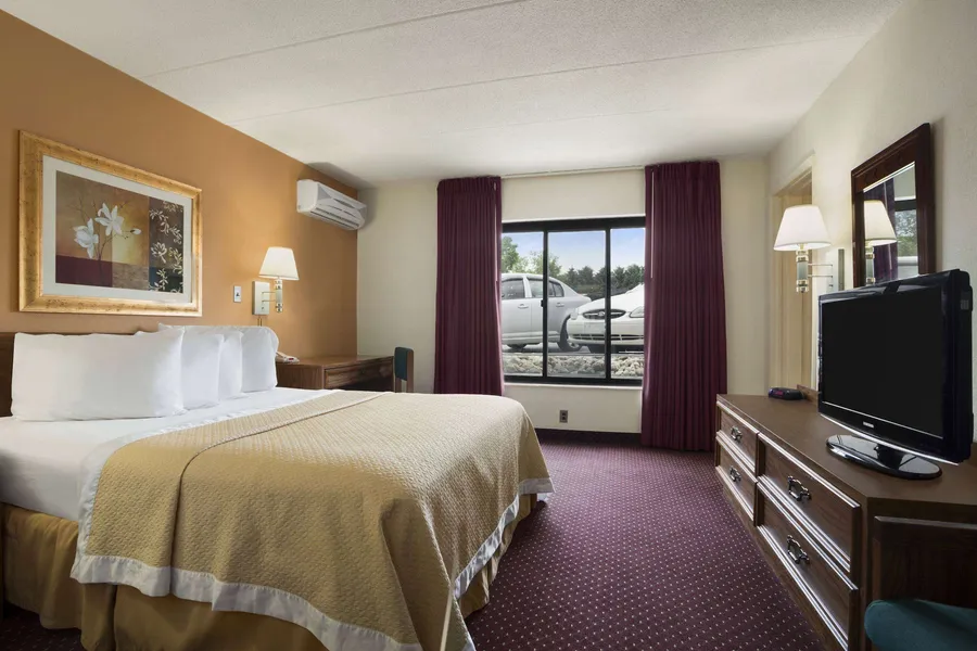 Ramada by Wyndham Pittsburgh/New Stanton hotel detail image 6