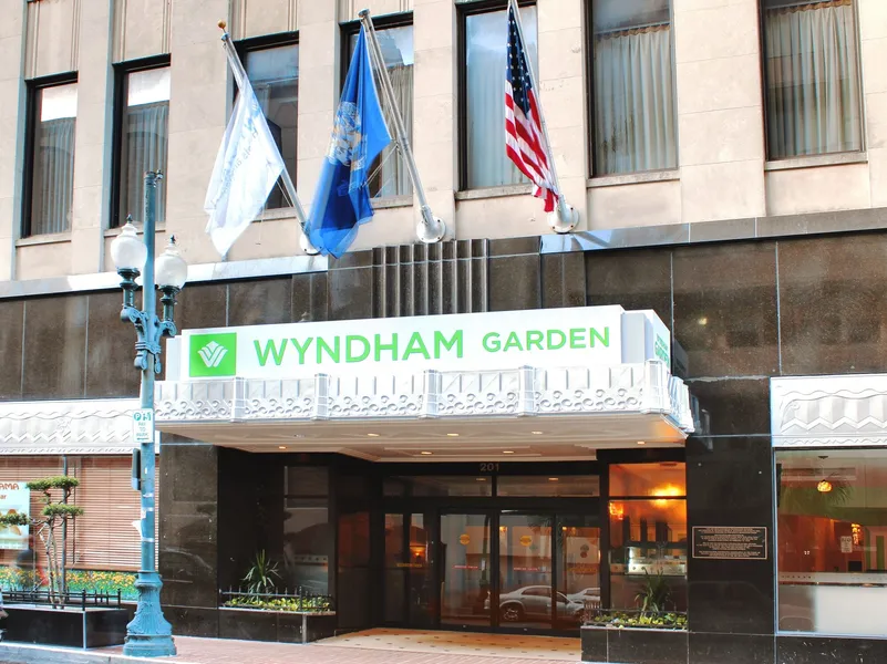 Wyndham Garden Hotel Baronne Plaza hotel detail image 2