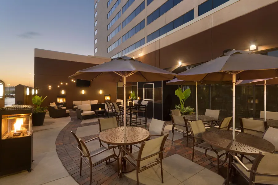 Hilton Chicago/Oak Brook Suites hotel detail image 2