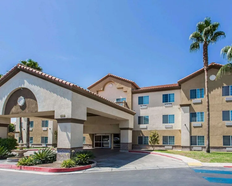 Comfort Suites Bakersfield hotel detail image 2