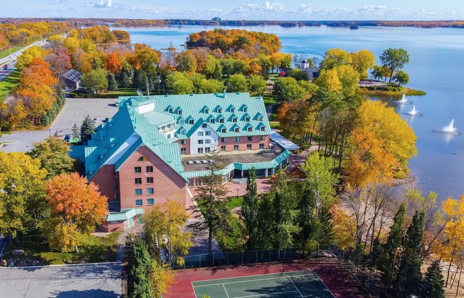 Château Vaudreuil hotel detail image 2