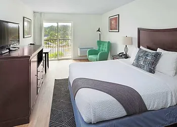 Inn at Lincoln City by OYO hotel thumbnail 3