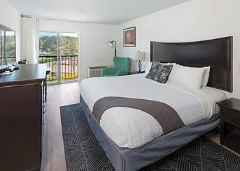 Inn at Lincoln City by OYO hotel thumbnail 7