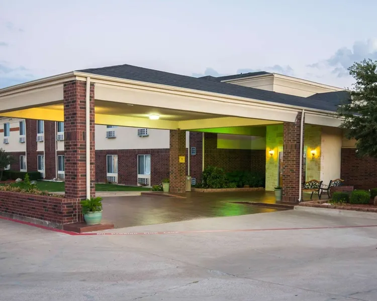 Comfort Inn & Suites Red Oak - Dallas Area hotel detail image 2