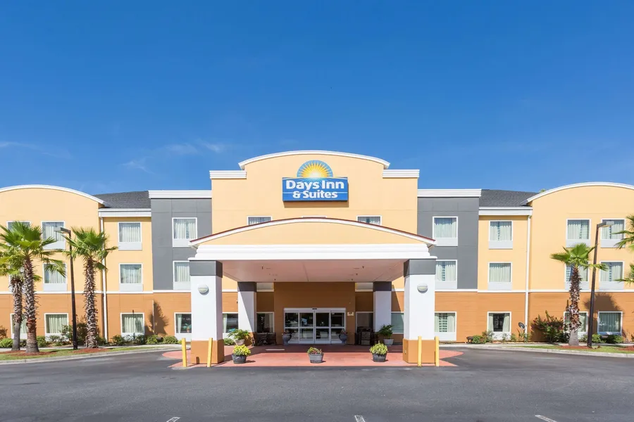 Days Inn & Suites by Wyndham Savannah North I-95 hotel detail image 2