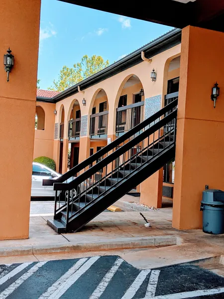 Econo Lodge Gainesville Downtown Area hotel detail image 2