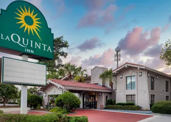La Quinta Inn & Suites by Wyndham Savannah Midtown hotel thumbnail 2