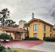 La Quinta Inn & Suites by Wyndham Savannah Midtown hotel detail image 4