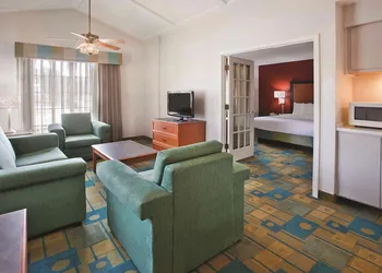 La Quinta Inn & Suites by Wyndham Savannah Midtown hotel thumbnail 6