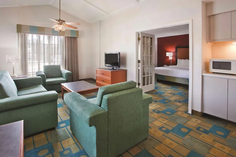 La Quinta Inn & Suites by Wyndham Savannah Midtown hotel detail image 6