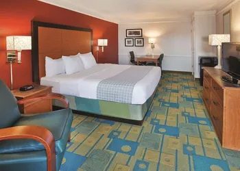 La Quinta Inn & Suites by Wyndham Savannah Midtown hotel thumbnail 7