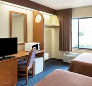 Travelodge by Wyndham Fort Myers Airport hotel detail image 5