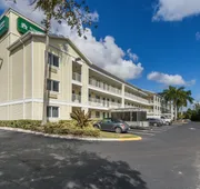 HomeTowne Studios by Red Roof Fort Lauderdale hotel detail image 5