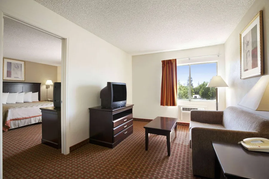 Days Inn & Suites by Wyndham Rancho Cordova hotel detail image 2