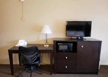Ramada by Wyndham Washington hotel thumbnail 2