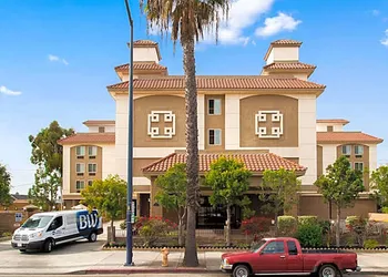 Long Beach hotel thumbnail 5