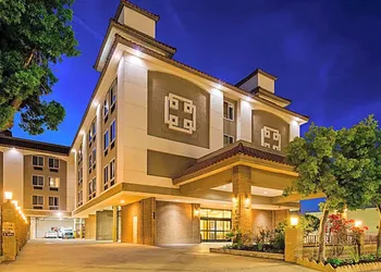 Long Beach hotel thumbnail 2