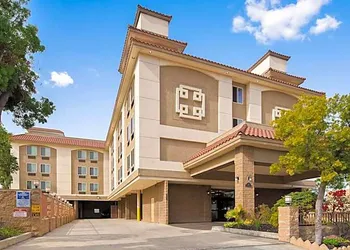 Long Beach hotel thumbnail 3