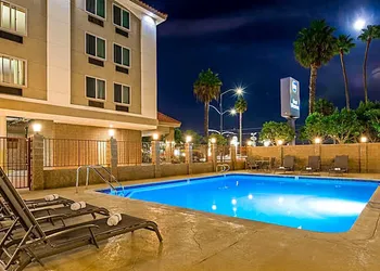 Long Beach hotel thumbnail 8