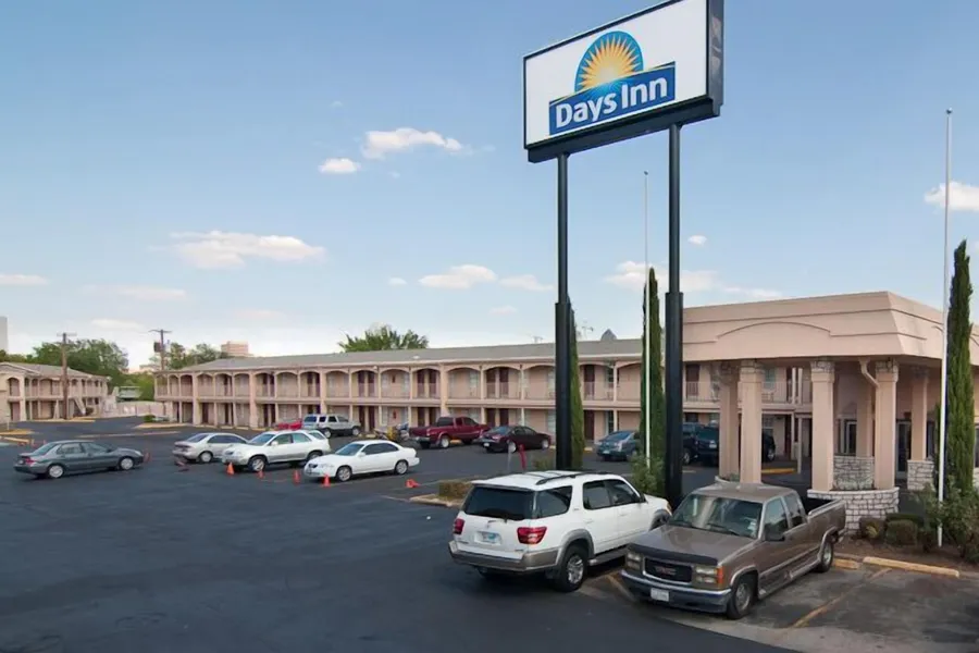 Days Inn by Wyndham Market Center Dallas Love Field hotel detail image 2