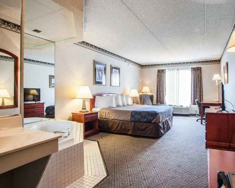 Rodeway Inn & Suites Milwaukee Airport hotel detail image 6