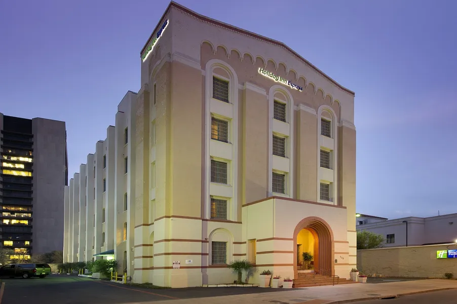 Holiday Inn Express San Antonio N-Riverwalk Area by IHG hotel detail image 2